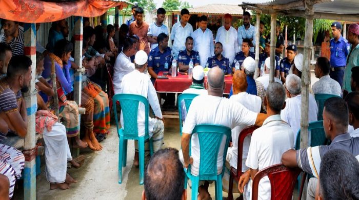 দুর্গম চরাঞ্চলে জননিরাপত্তা নিশ্চিত করতে পুলিশ সুপারের উঠান বৈঠক