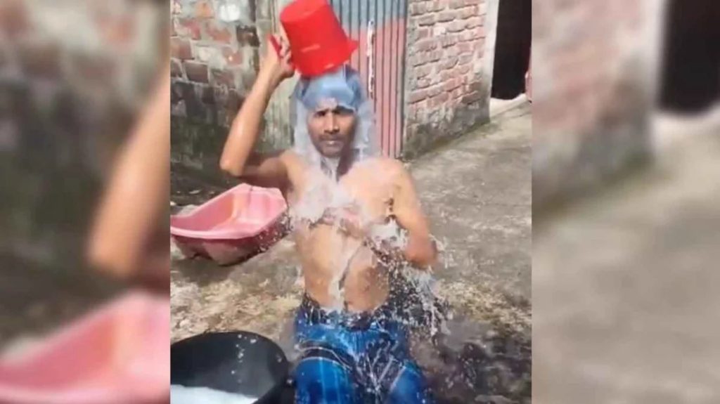 প্রেমিকের বাড়িতে অনশনে স্ত্রী, স্বামী দুধ দিয়ে গোসল করে সম্পর্ক শেষের ঘোষণা দিলেন