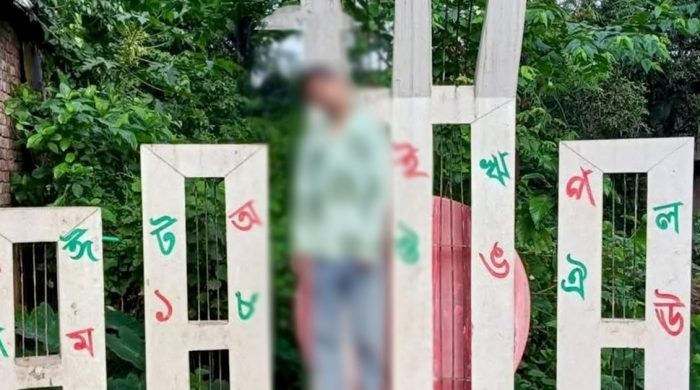 মানিকগঞ্জে শহীদ মিনারে কিশোরের ঝুলন্ত মরদেহ উদ্ধার