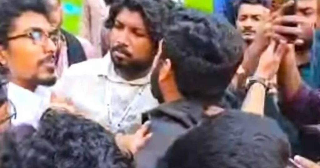 জাতীয় ছাত্রশক্তির কাউন্সিলে হাতাহাতির ঘটনা