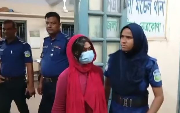 ফ্যামিলি কার্ডের কথা বলে টাকা নেওয়ার ঘটনায় এনসিপি নেত্রীকে সাময়িক অব্যাহতি