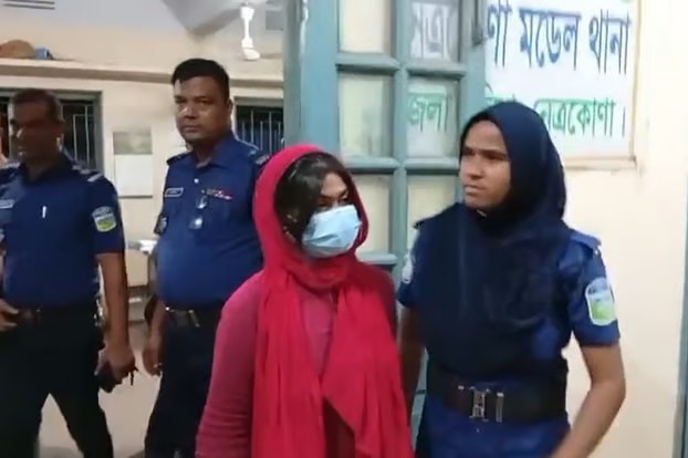 ফ্যামিলি কার্ডের কথা বলে টাকা নেওয়ার ঘটনায় এনসিপি নেত্রীকে সাময়িক অব্যাহতি