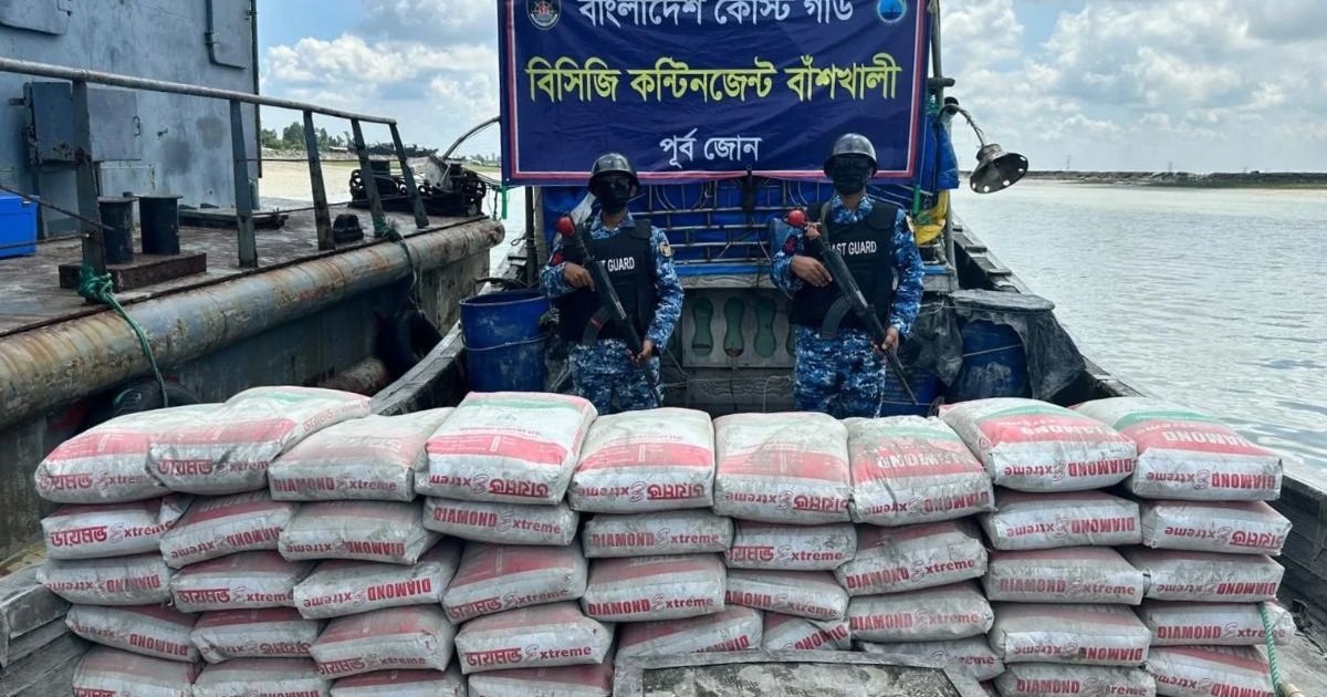 মিয়ানমারে পাচারের সময় ১২৬০ বস্তা সিমেন্টসহ আটক ২