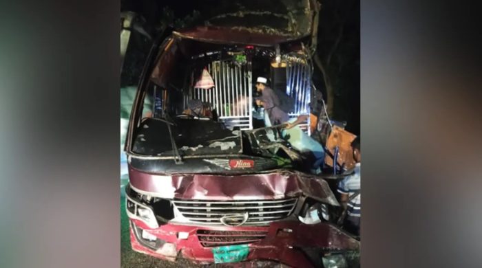 ফরিদপুরে বাসের ধাক্কায় সুপারভাইজার নিহত, আহত ১৫ যাত্রী