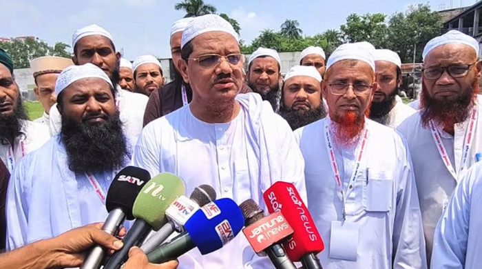 জামায়াতের লং মার্চ ও সংসদের বক্তব্যে দ্বিমুখিতা: চরমোনাই পীর