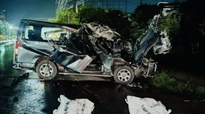 চট্টগ্রামে মাইক্রোবাস ও কাভার্ডভ্যানের সংঘর্ষে ৪ জনের মৃত্যু