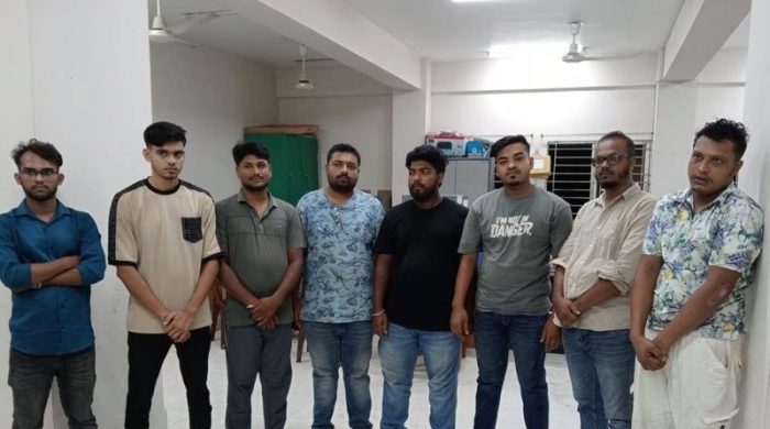 উত্তরখানে যুবলীগের ৮ নেতা গ্রেপ্তার, পলাতক ৩০ জন