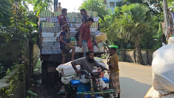 সরকারি ছুটির দিনে বই সরানোর ঘটনায় উঠেছে প্রশ্ন
