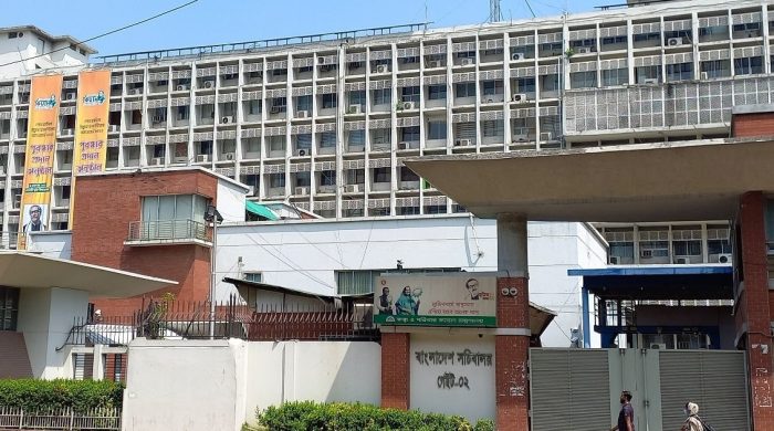সচিবালয়ে নিষিদ্ধ প্লাস্টিকের ব্যবহার বেড়েছে