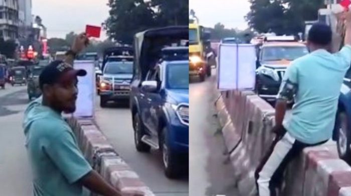 মিরসরাইয়ে ১১ দলীয় ঐক্যের লংমার্চে লাল কার্ড প্রদর্শন