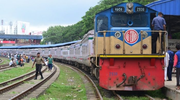 রেলে নিরাপত্তা নিয়ে নতুন প্রশ্ন উঠেছে