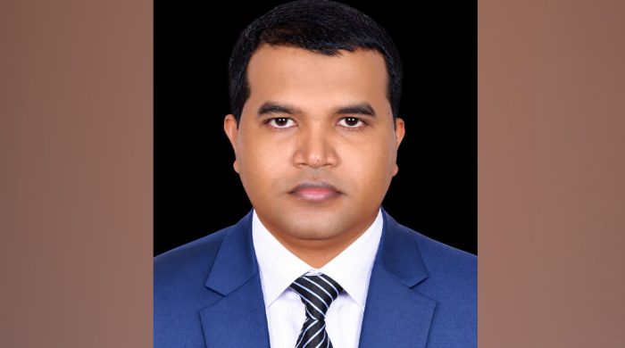 নির্বাচিত সরকারের দায়িত্ব, প্রশাসনের পুরোনো প্রথা কি বন্ধ হয়েছে?