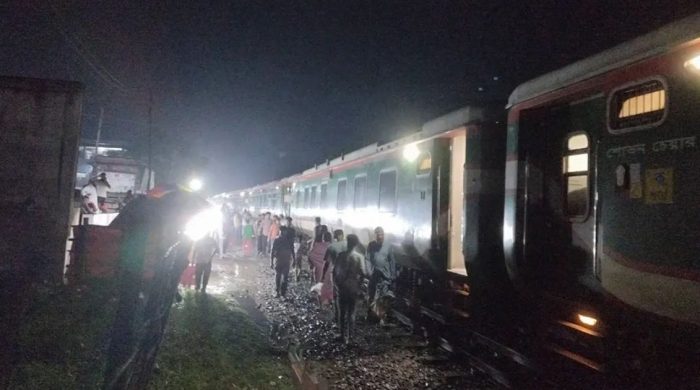 বগুড়ায় কুড়িগ্রাম এক্সপ্রেসের বগি লাইনচ্যুত, ট্রেন চলাচল বন্ধ