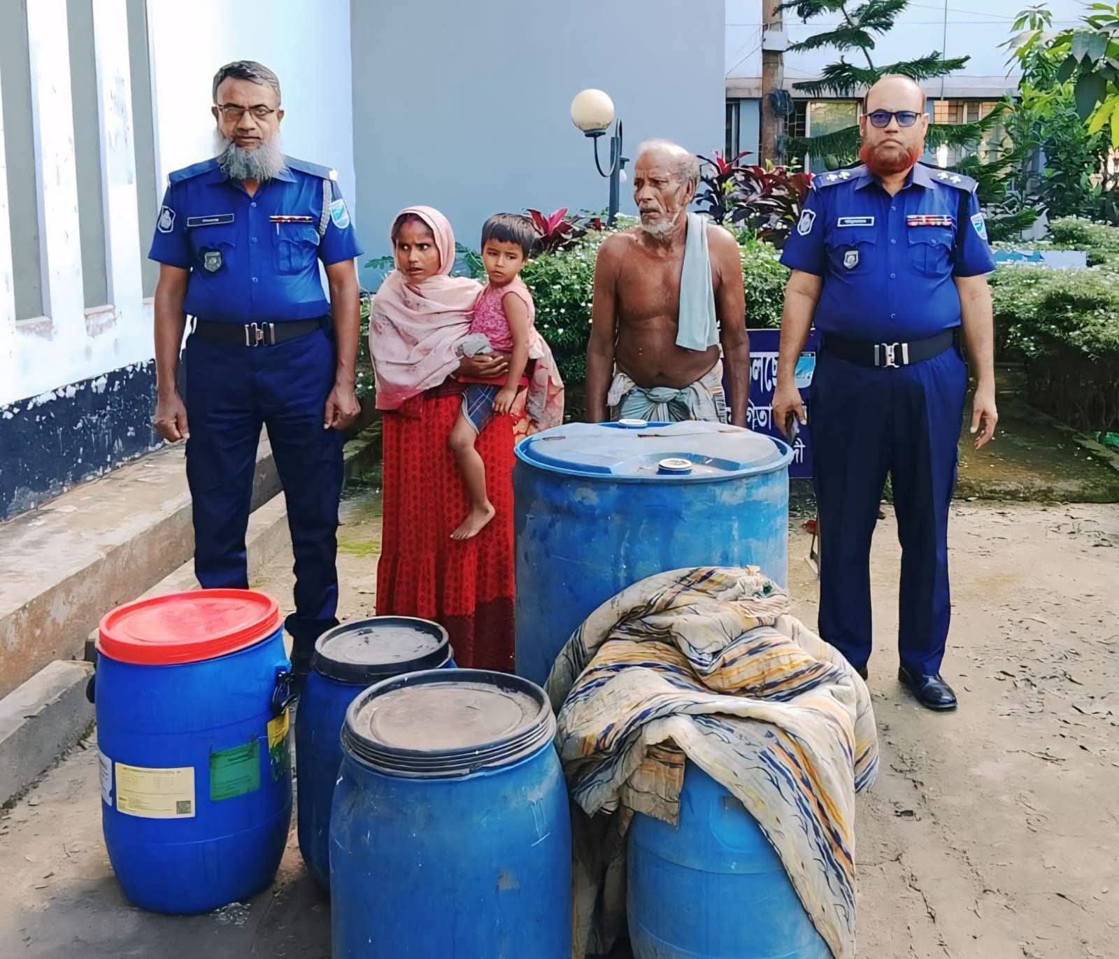 মনোহরদীতে ৩০০ লিটার চোলাইমদ উদ্ধার, স্বামী-স্ত্রী গ্রেপ্তার