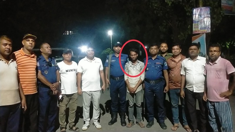 ইসলামী বিশ্ববিদ্যালয়ে চুরি করতে এসে ভ্যানচালক আটক, থানায় হস্তান্তর