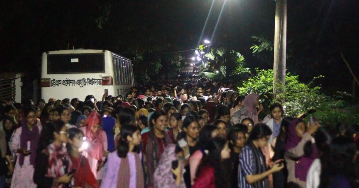 চুয়েটে উপাচার্য পুনর্বহালের দাবিতে আন্দোলন, শাটডাউন চলছে