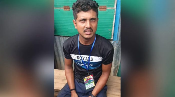 ফেনীতে ফ্যামিলি কার্ড দেওয়ার নামে প্রতারণা, যুবক আটক