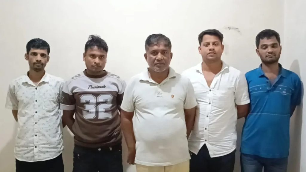 চট্টগ্রামে স্বর্ণ চোরাচালানে যুবদল নেতাসহ গ্রেপ্তার ৫