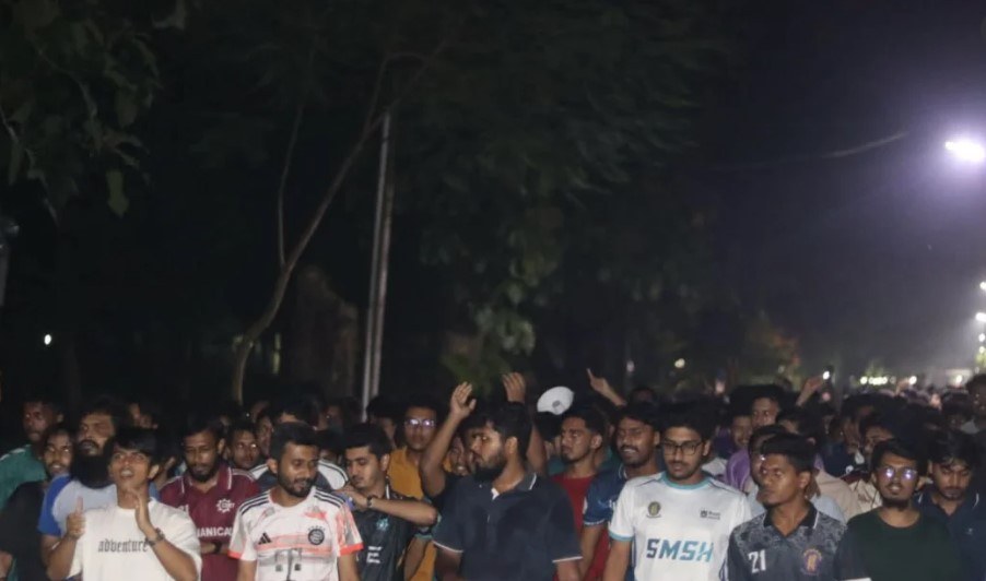 চট্টগ্রাম প্রকৌশল বিশ্ববিদ্যালয়ে উপাচার্য পুনর্বহালের দাবিতে শিক্ষার্থীদের বিক্ষোভ