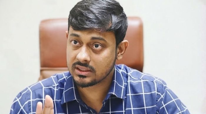 চাকরিতে রাজনৈতিক প্রভাব নিয়ে প্রশ্ন তুললেন নাসীরুদ্দীন পাটওয়ারী