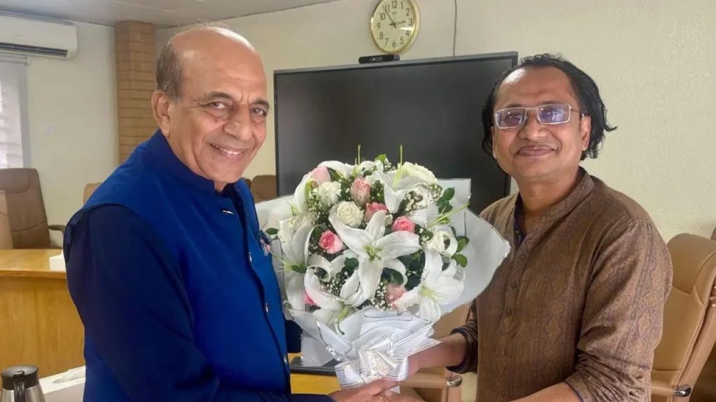 প্রধানমন্ত্রীর তথ্য উপদেষ্টার সঙ্গে ভারতীয় হাইকমিশনারের সাক্ষাৎ