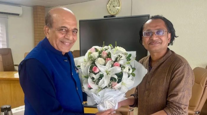 প্রধানমন্ত্রীর তথ্য উপদেষ্টার সঙ্গে ভারতীয় হাইকমিশনারের সাক্ষাৎ