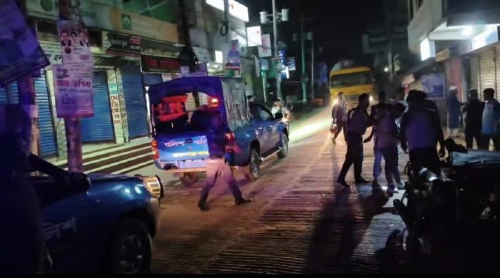 কুমিল্লায় কিশোর গ্যাংবিরোধী অভিযানে আটক ১৩