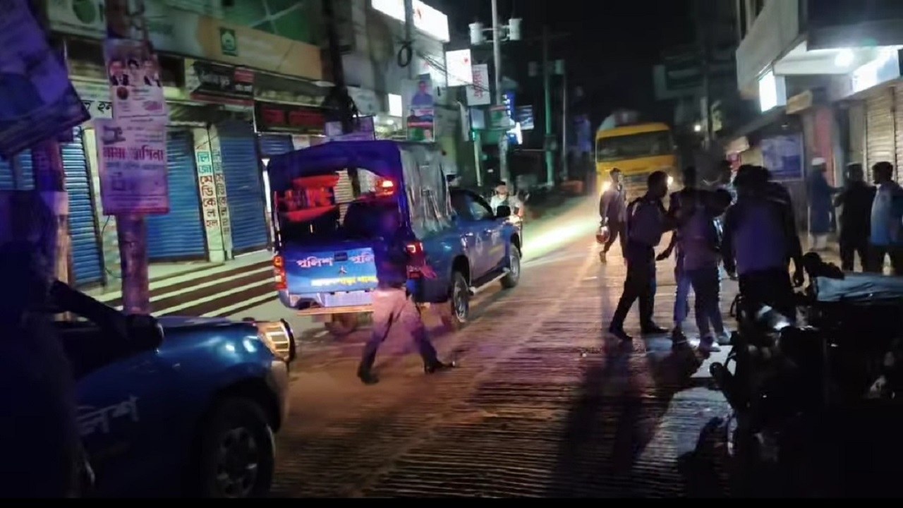 কুমিল্লায় কিশোর গ্যাংবিরোধী অভিযানে আটক ১৩