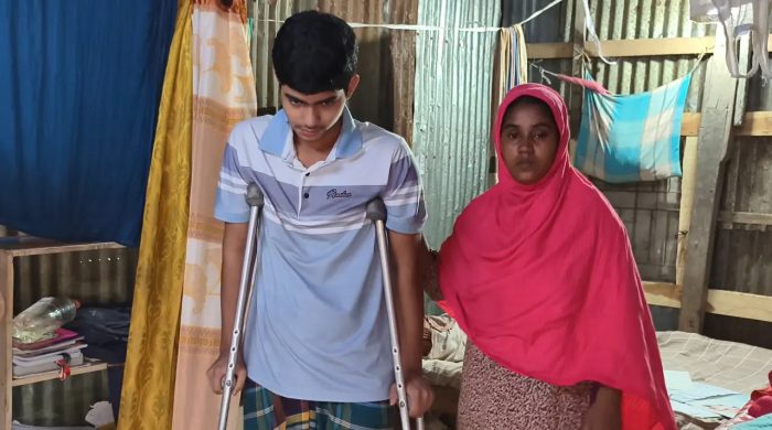 বরিশালের সৎ মা জরিনা আক্তারের লড়াই, ক্যান্সারে আক্রান্ত ছেলেকে বাঁচাতে সাহায্যের আবেদন