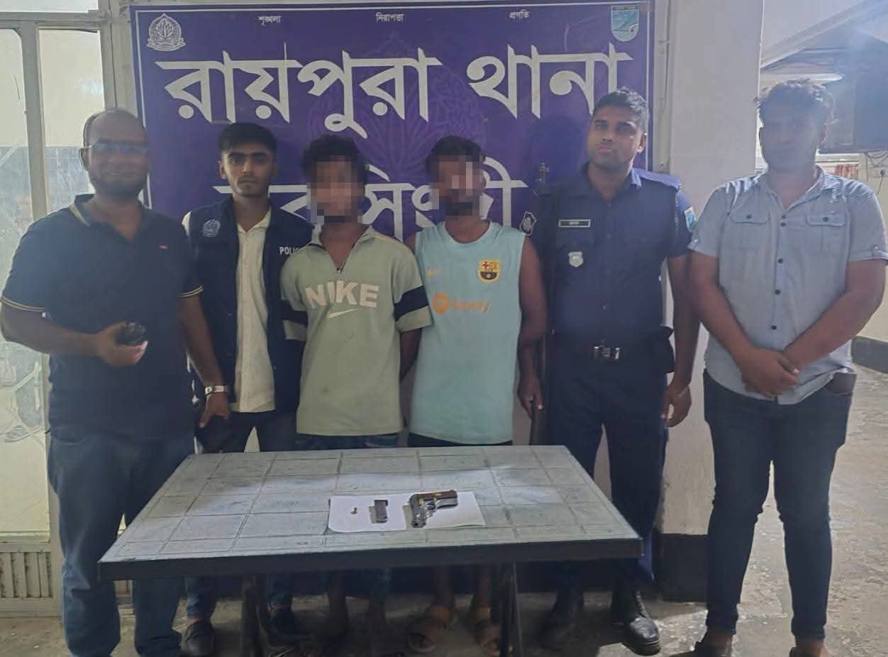 রায়পুরায় বিদেশি পিস্তল, গুলি ও মোটরসাইকেলসহ দুই যুবক গ্রেপ্তার