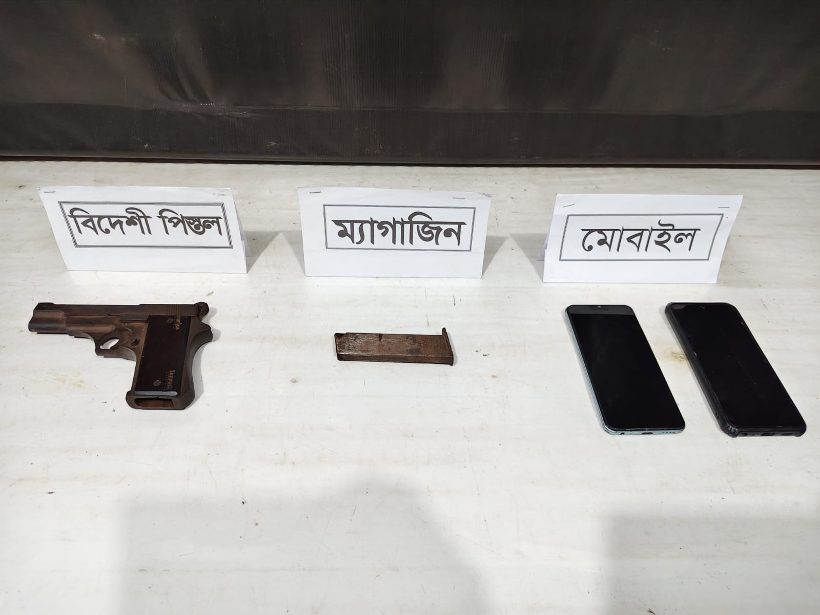 কুমিল্লায় বিদেশি পিস্তলসহ দুইজন গ্রেপ্তার