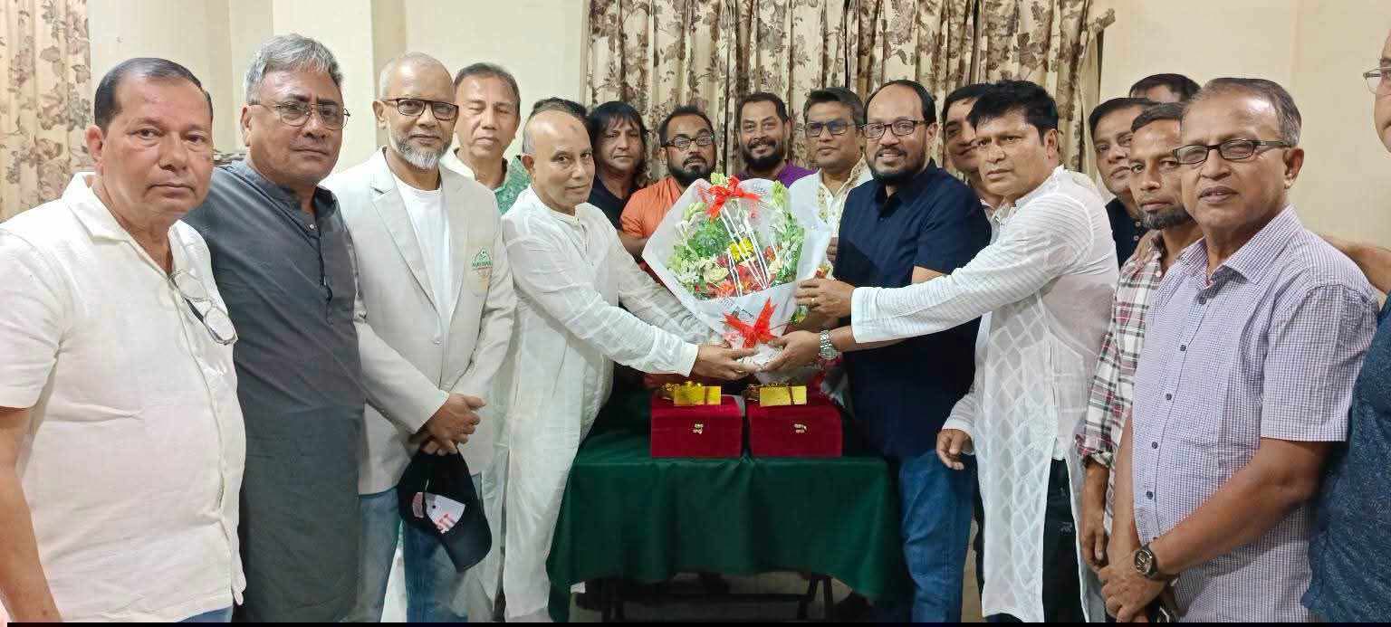 দিনাজপুরের দুই কৃতি সন্তানদের সম্বর্ধনা দিলো দিনাজপুর ফুটবল খেলোয়াড় কল্যাণ সমিতি