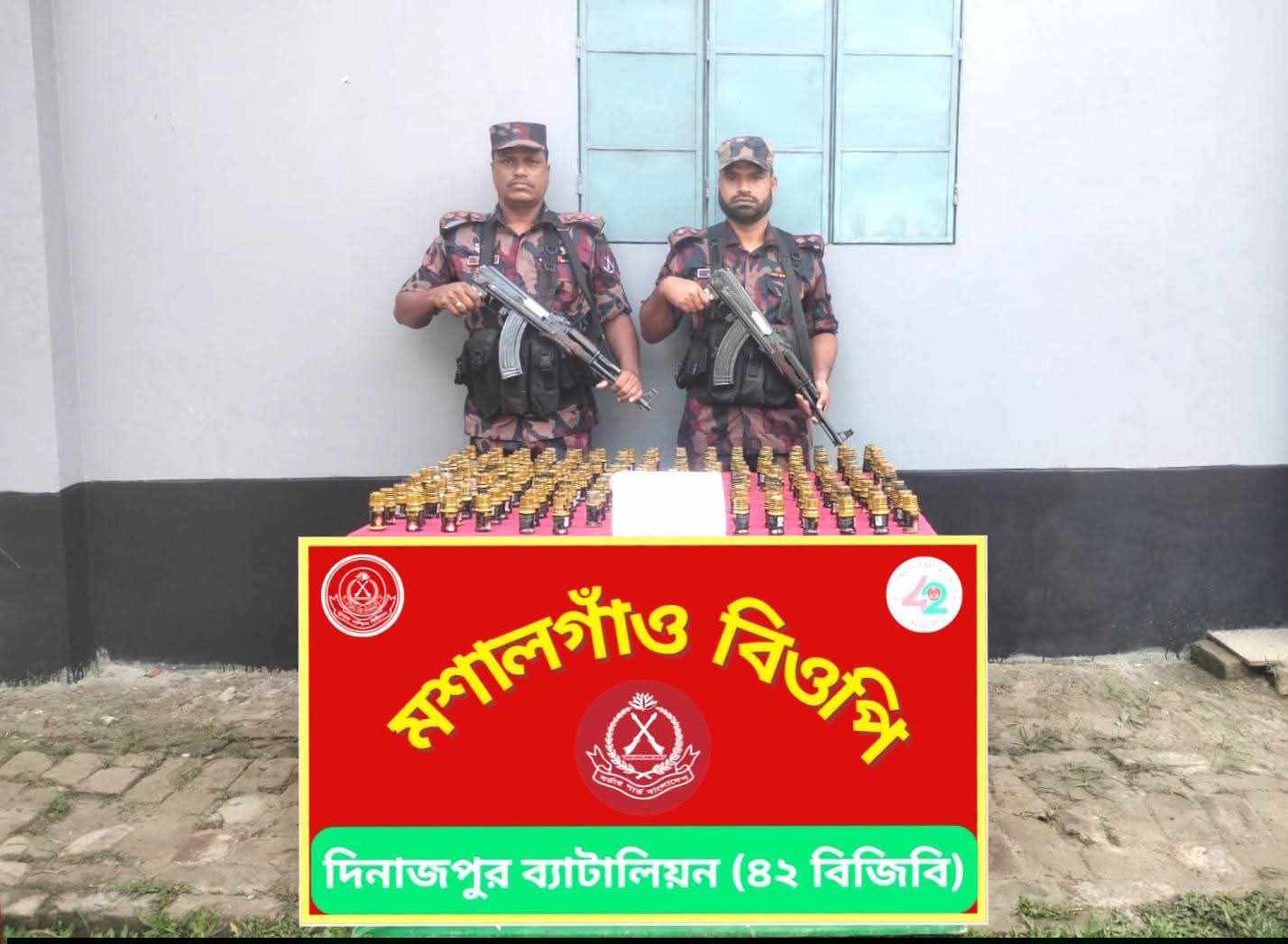 দিনাজপুরে ৪২ বিজিবির অভিযানে প্রায় সোয়া লাখ টাকা মূল্যের বিক্রয় নিষিদ্ধ সিরাপ উদ্ধার